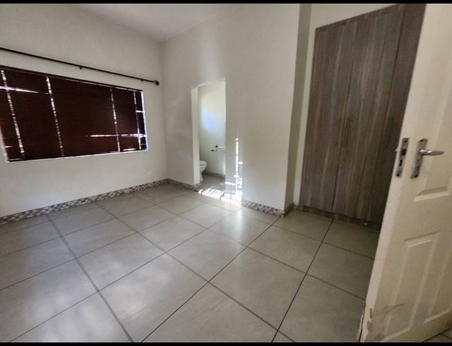 5 BEDROOM TOWNHOUSE FOR SALE IN CASHAN